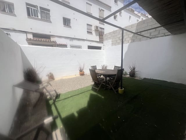 Pareado de 4 habitaciones en Estepona en venta - 699.000 € (Ref: 10020431)