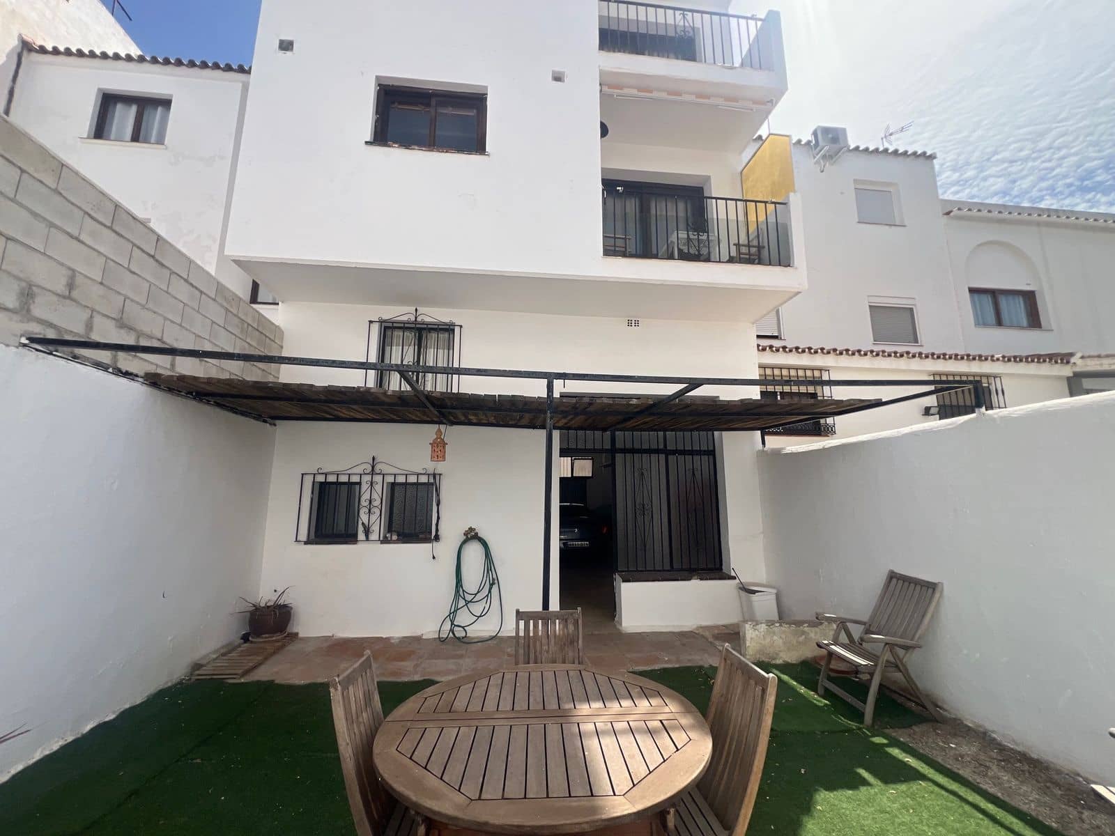 4 bedroom Semi-detached Villa for sale in Estepona - € 699,000 (Ref: 10020431)