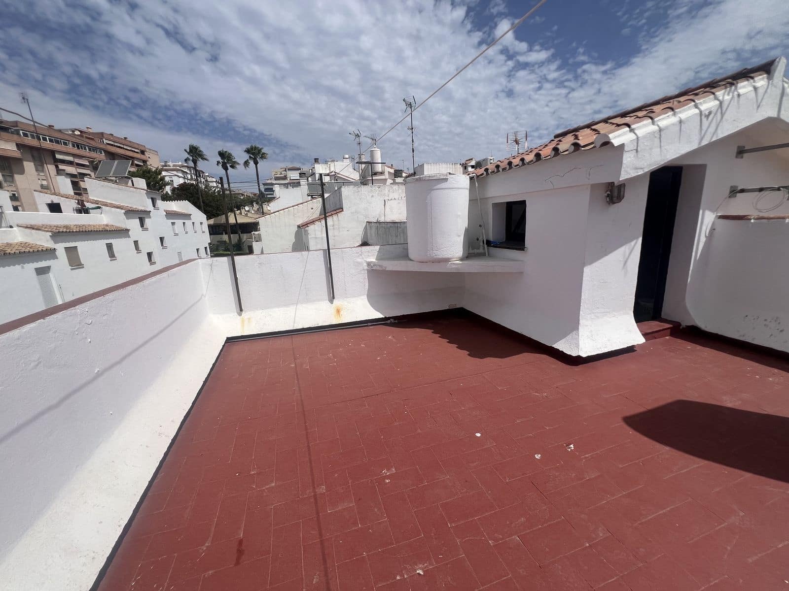4 bedroom Semi-detached Villa for sale in Estepona - € 699,000 (Ref: 10020431)