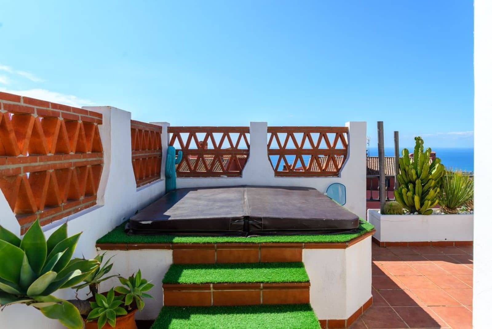 2 bedroom Penthouse for sale in Calahonda - € 575,000 (Ref: 10020435)