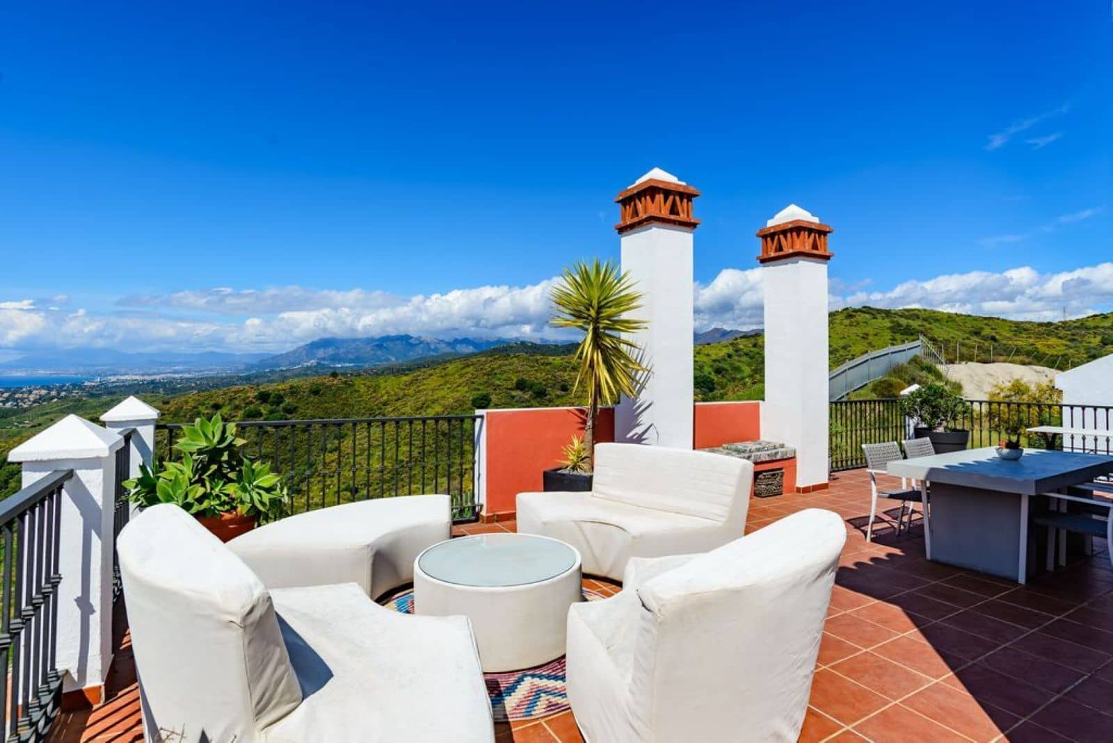 2 bedroom Penthouse for sale in Calahonda - € 575,000 (Ref: 10020435)