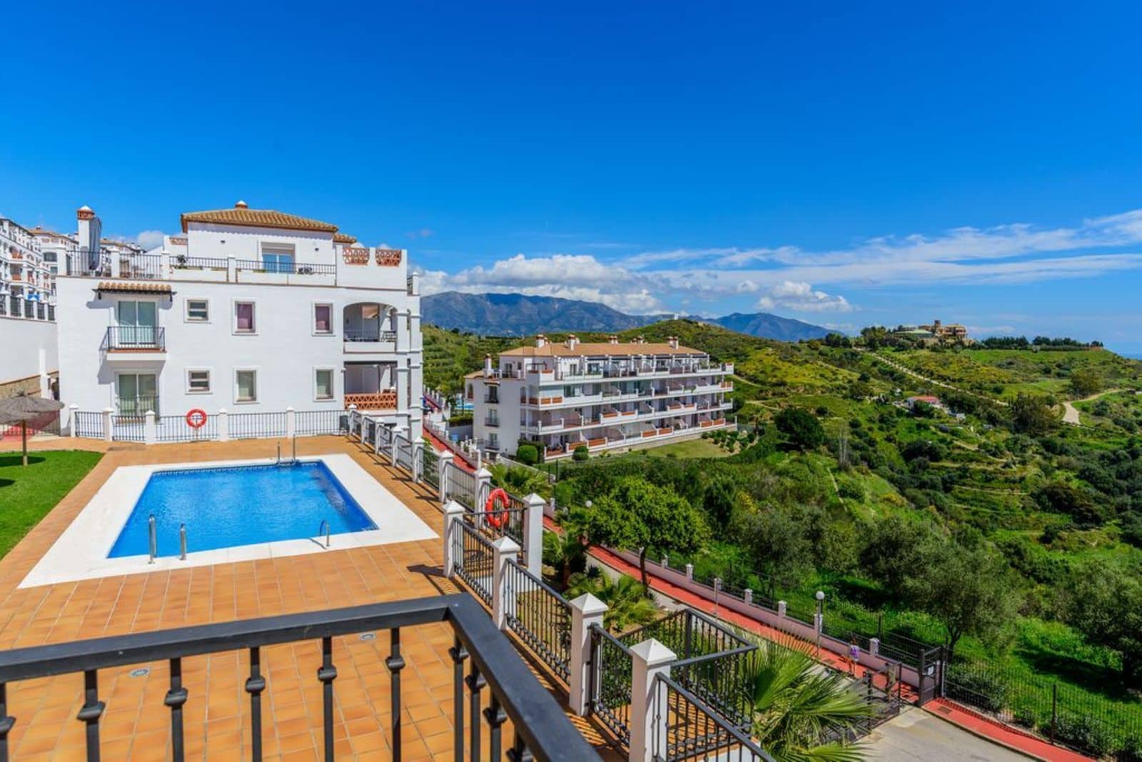 2 bedroom Penthouse for sale in Calahonda - € 575,000 (Ref: 10020435)