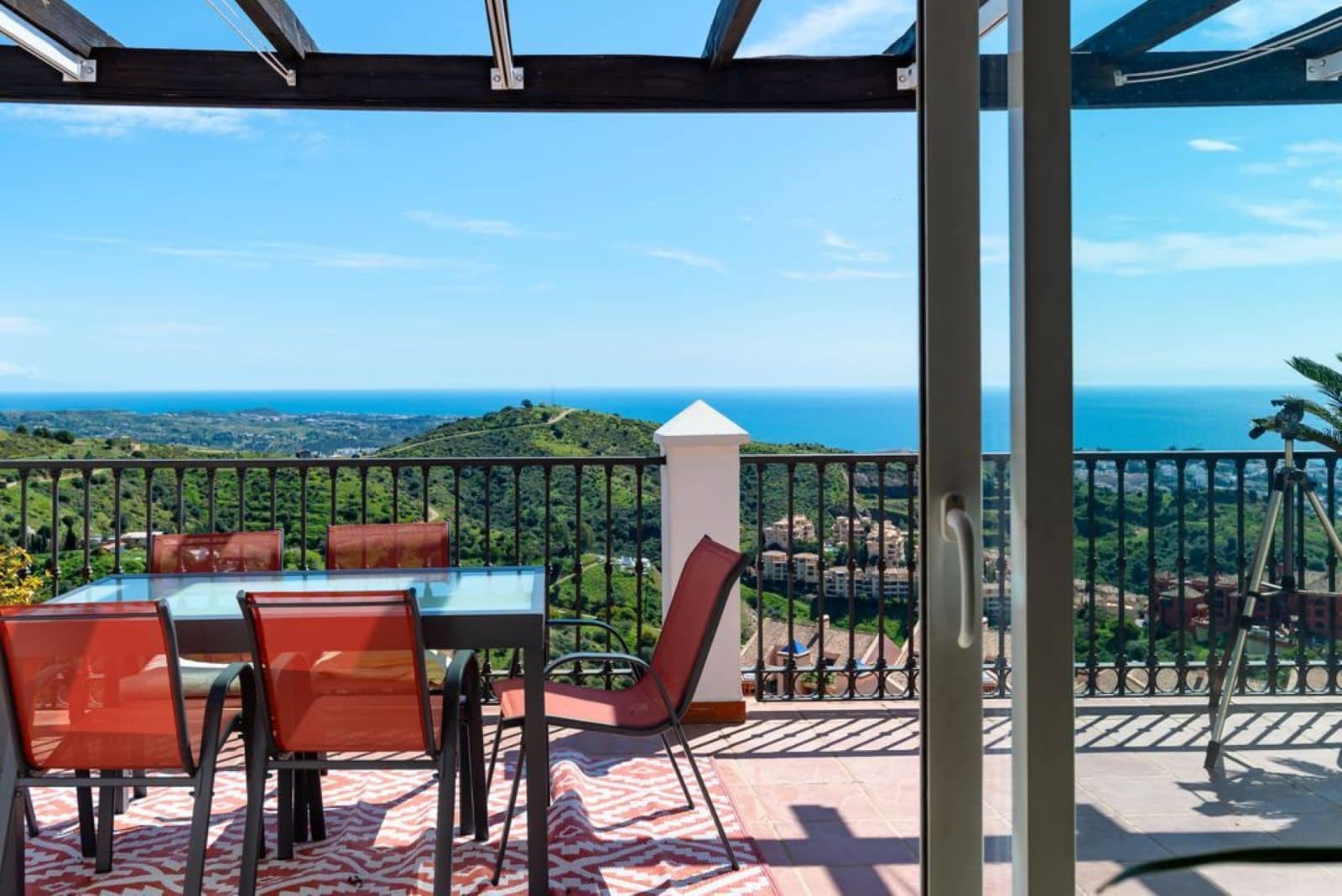 2 bedroom Penthouse for sale in Calahonda - € 575,000 (Ref: 10020435)