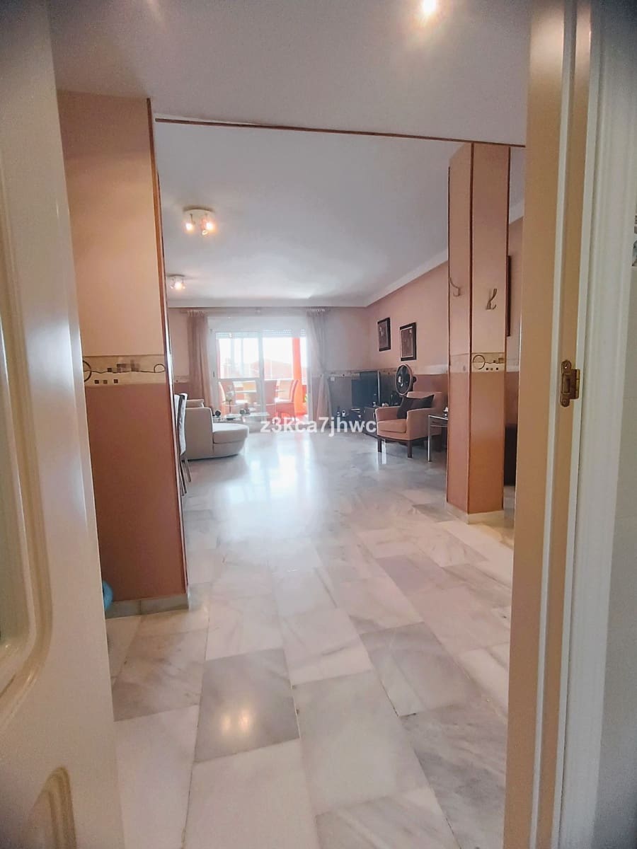 3 bedroom Apartment for sale in Estepona - € 589,000 (Ref: 10020442)