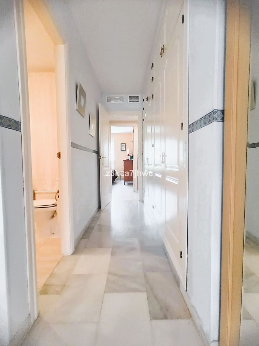 3 bedroom Apartment for sale in Estepona - € 589,000 (Ref: 10020442)
