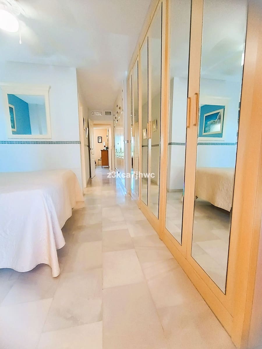 3 bedroom Apartment for sale in Estepona - € 589,000 (Ref: 10020442)