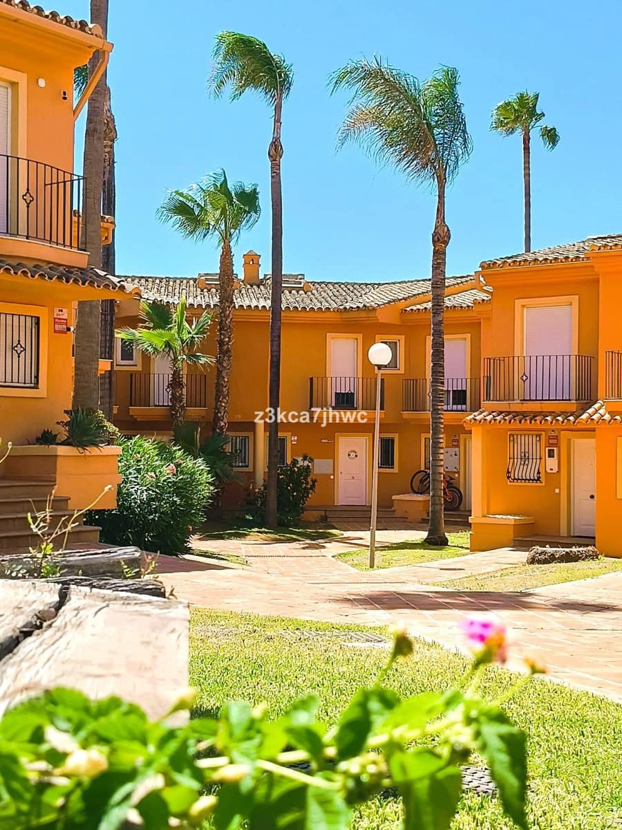 3 bedroom Apartment for sale in Estepona - € 589,000 (Ref: 10020442)