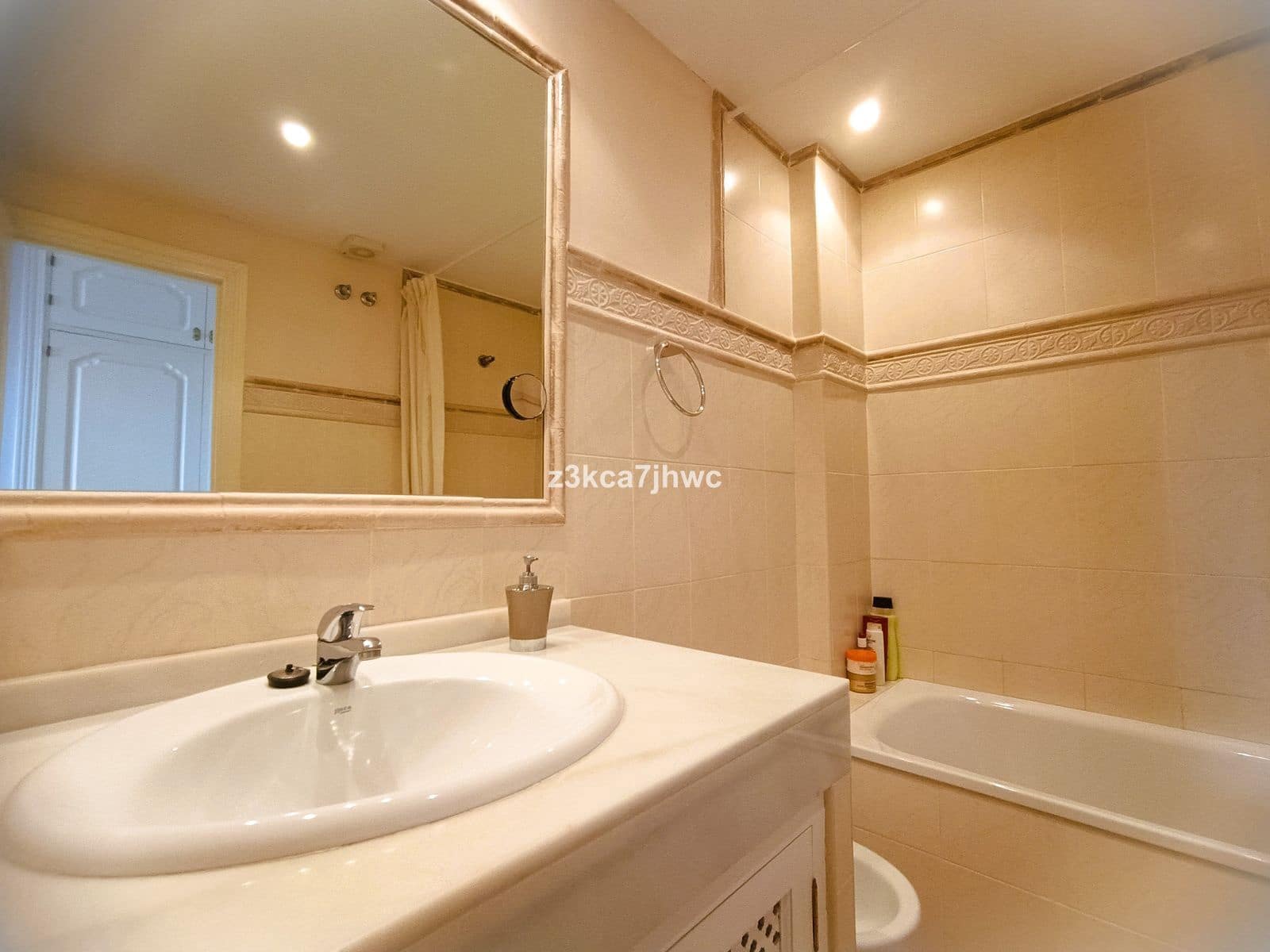 3 bedroom Apartment for sale in Estepona - € 589,000 (Ref: 10020442)