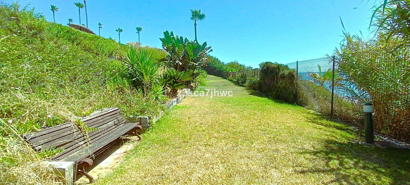 3 bedroom Apartment for sale in Estepona - € 589,000 (Ref: 10020442)