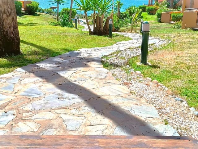 3 bedroom Apartment for sale in Estepona - € 589,000 (Ref: 10020442)
