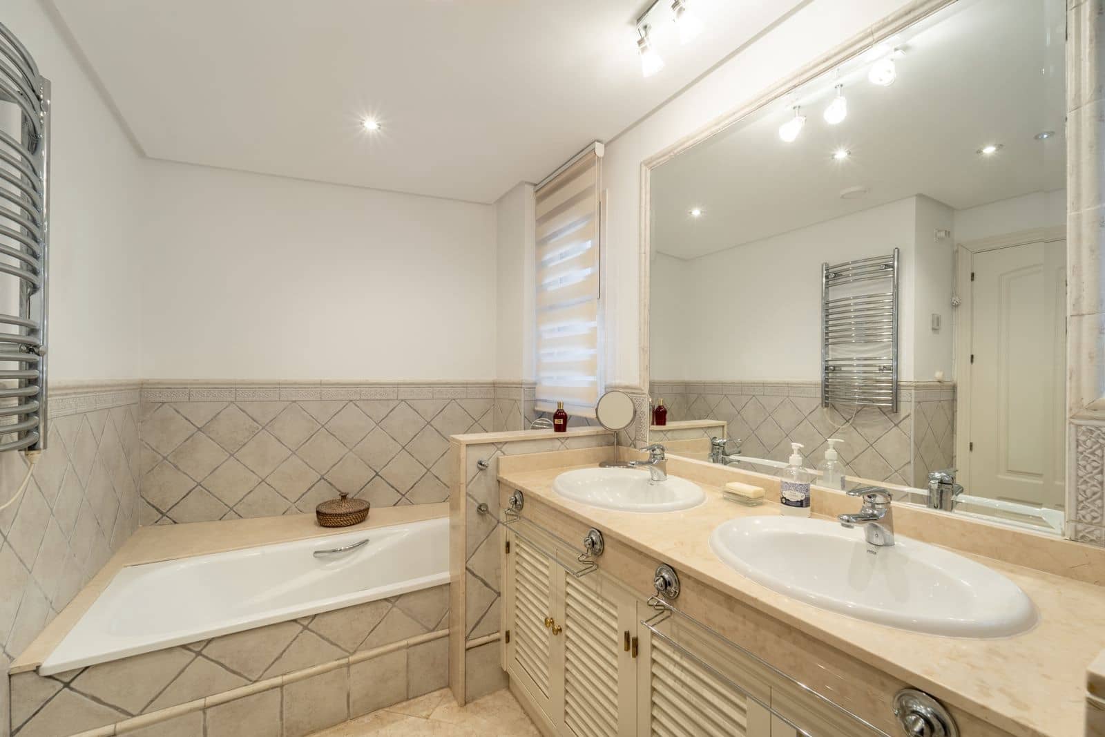 2 makuuhuone Huoneisto myytävänä paikassa La Mairena - 349 000 € (Ref: 10020446)