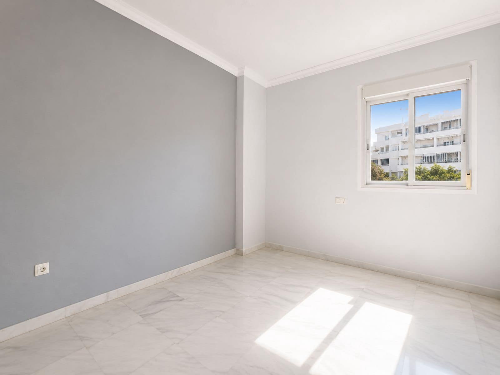 4 slaapkamer Appartement te koop in Marbella - € 425.000 (Ref: 10020452)