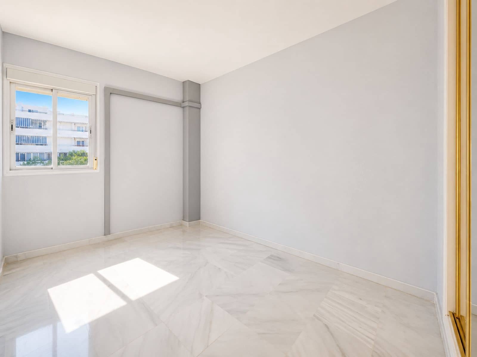 4 slaapkamer Appartement te koop in Marbella - € 425.000 (Ref: 10020452)