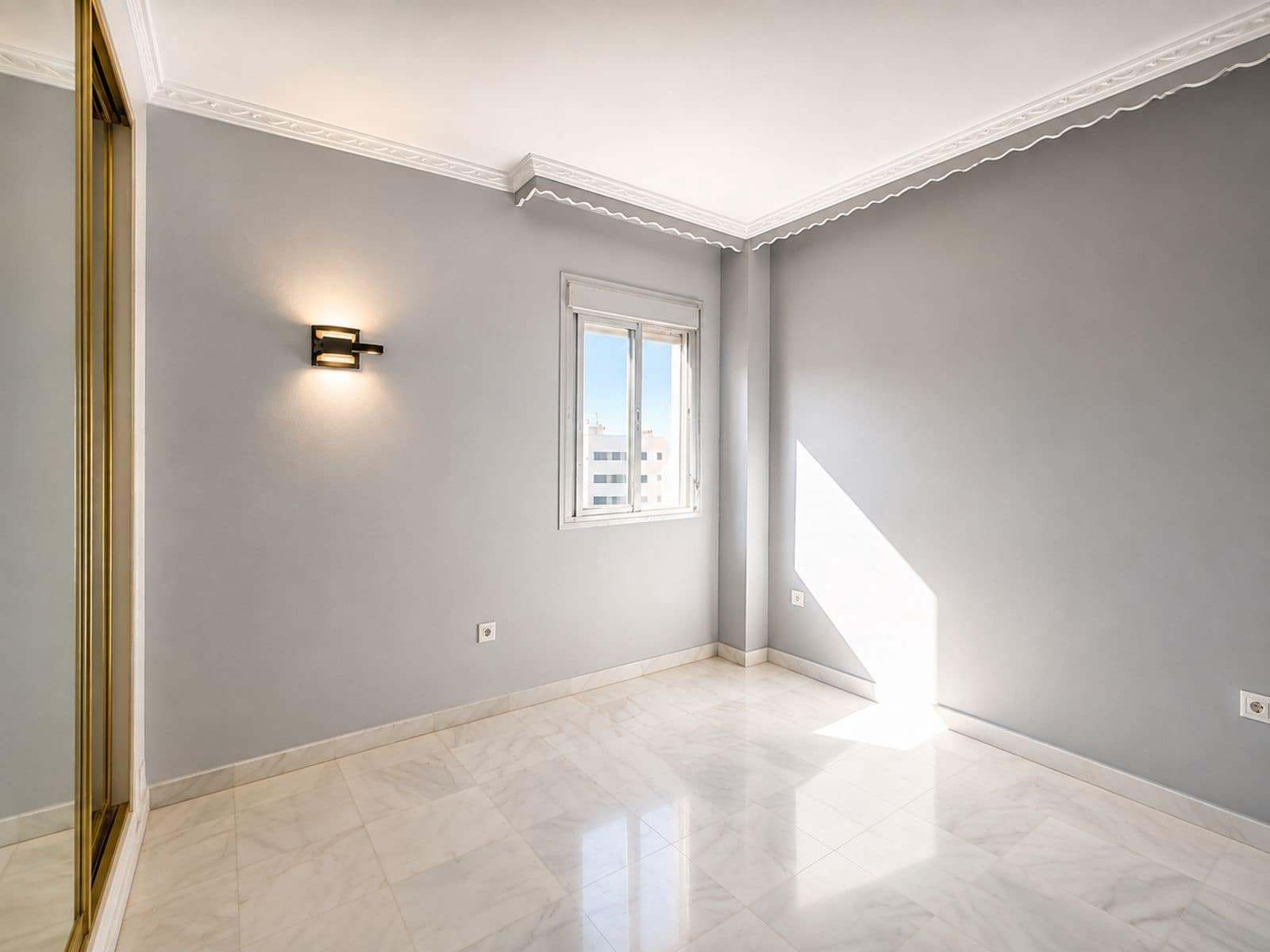 4 slaapkamer Appartement te koop in Marbella - € 425.000 (Ref: 10020452)