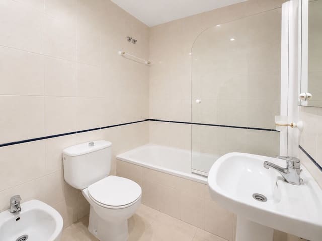 4 slaapkamer Appartement te koop in Marbella - € 425.000 (Ref: 10020452)