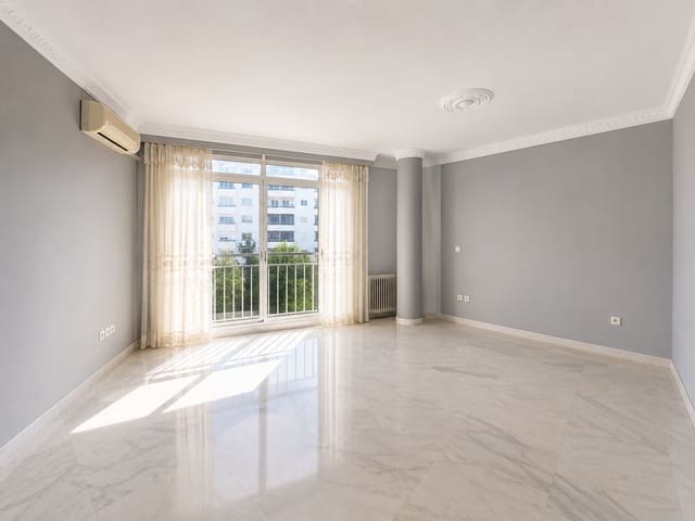 4 slaapkamer Appartement te koop in Marbella - € 425.000 (Ref: 10020452)