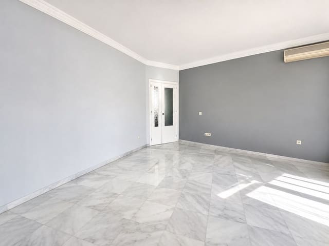 4 slaapkamer Appartement te koop in Marbella - € 425.000 (Ref: 10020452)