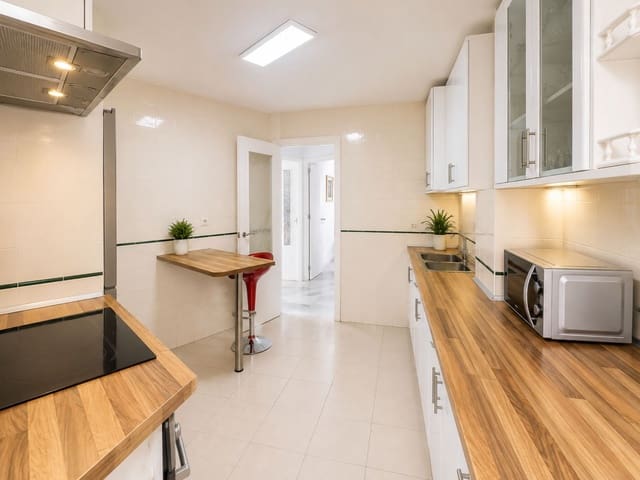 4 slaapkamer Appartement te koop in Marbella - € 425.000 (Ref: 10020452)