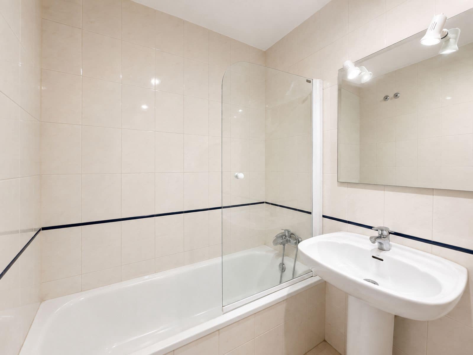 4 slaapkamer Appartement te koop in Marbella - € 425.000 (Ref: 10020452)
