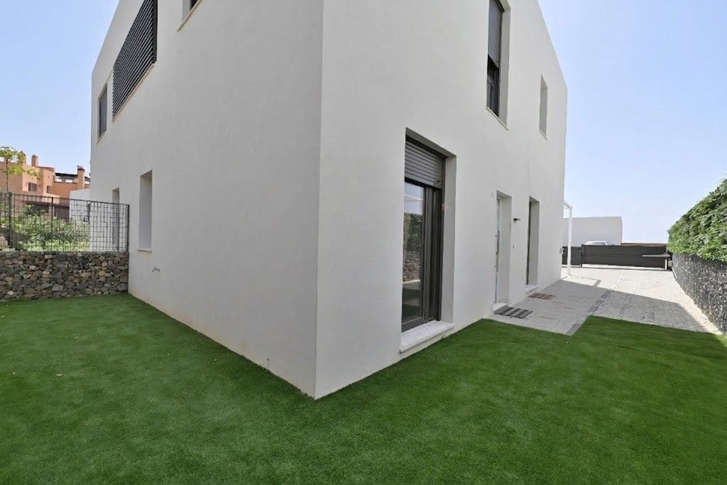 4 makuuhuone Paritalo myytävänä paikassa Riviera del Sol - 645 000 € (Ref: 10020453)