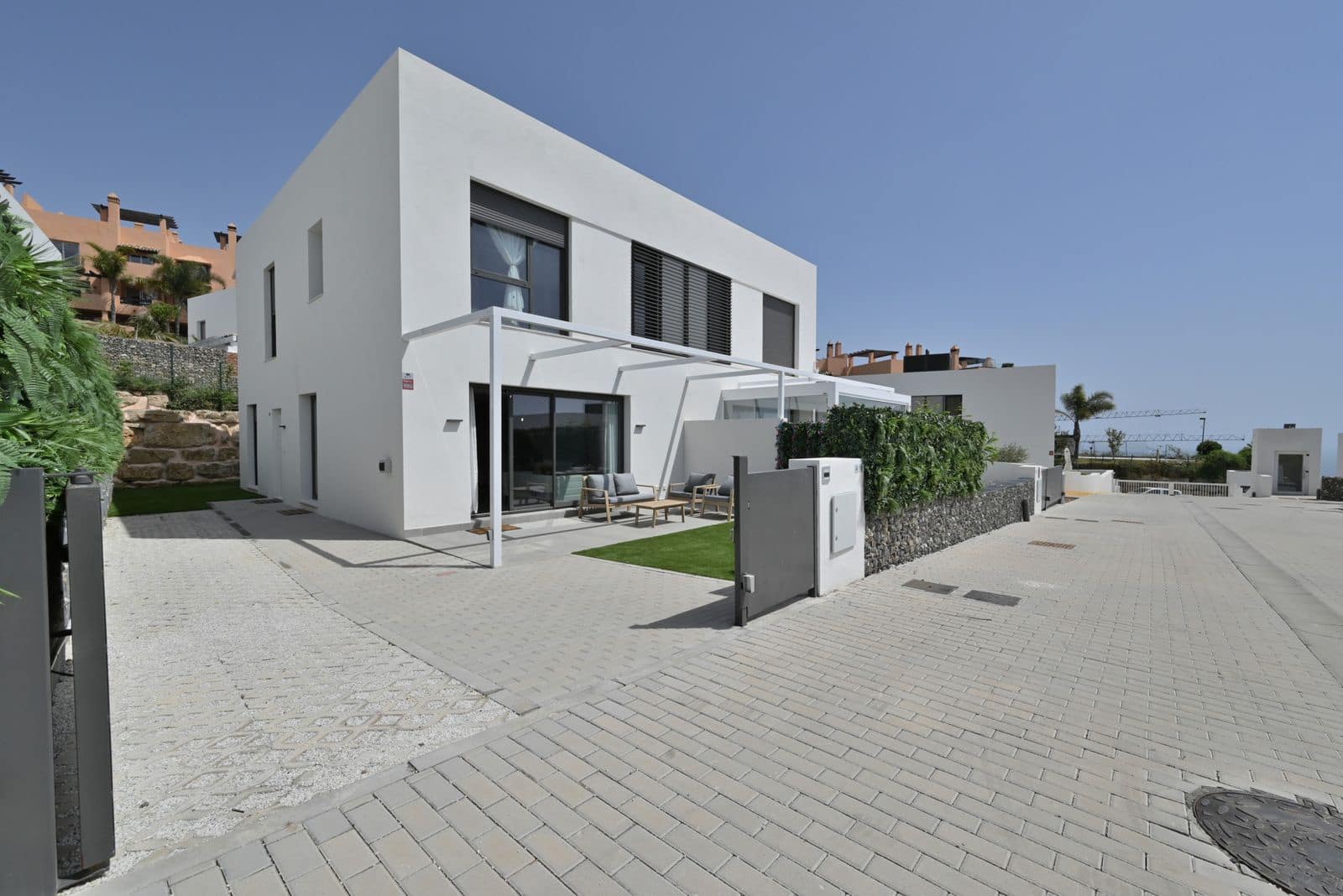 4 makuuhuone Paritalo myytävänä paikassa Riviera del Sol - 645 000 € (Ref: 10020453)