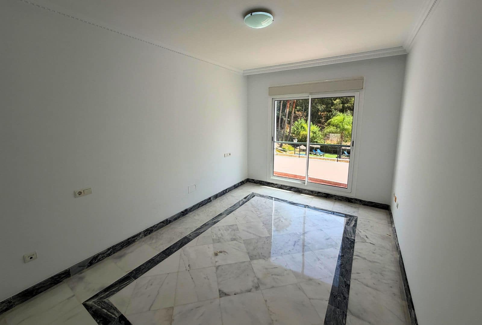 Ático de 2 habitaciones en Nueva Andalucia en venta - 425.000 € (Ref: 10020456)