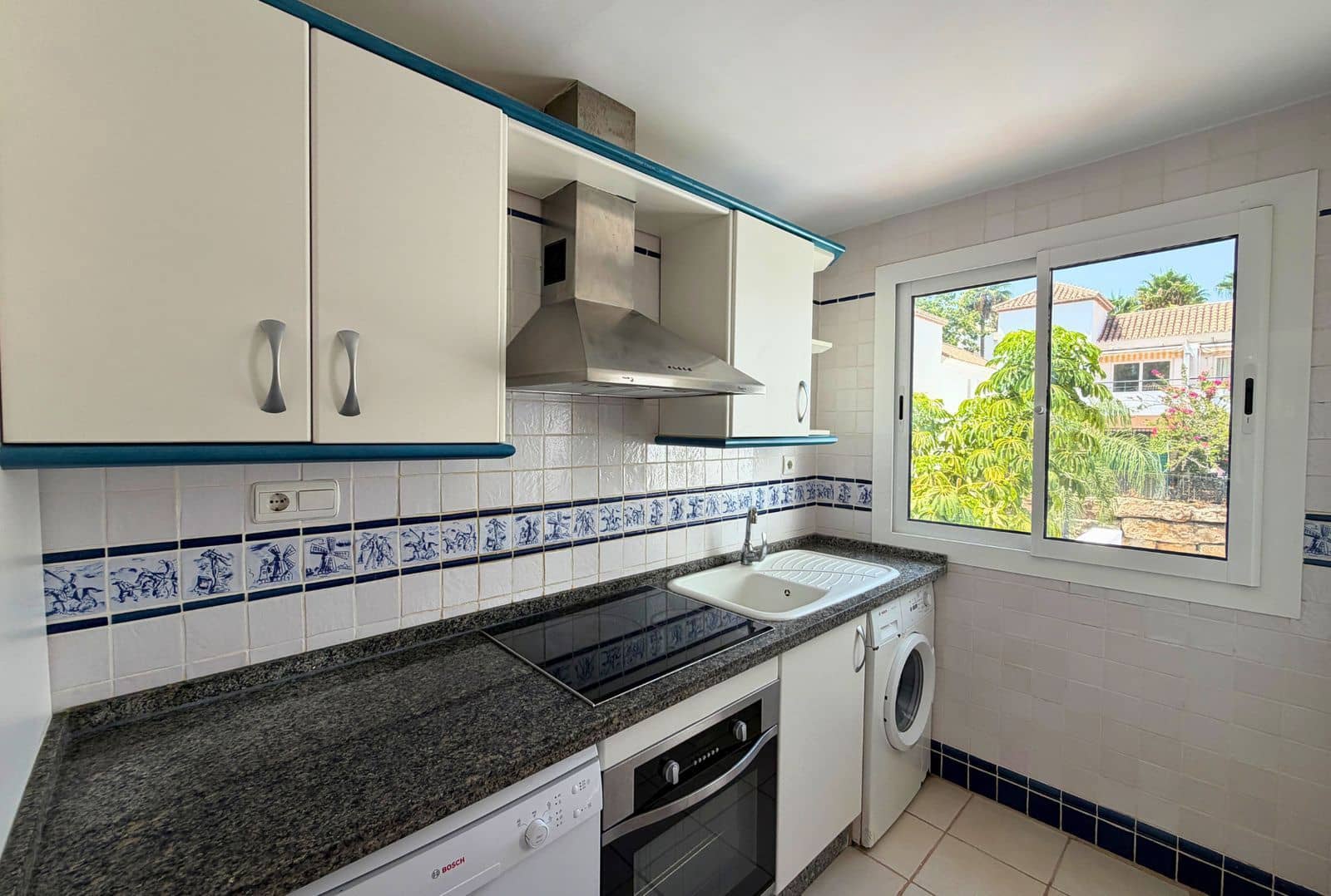 Ático de 2 habitaciones en Nueva Andalucia en venta - 425.000 € (Ref: 10020456)