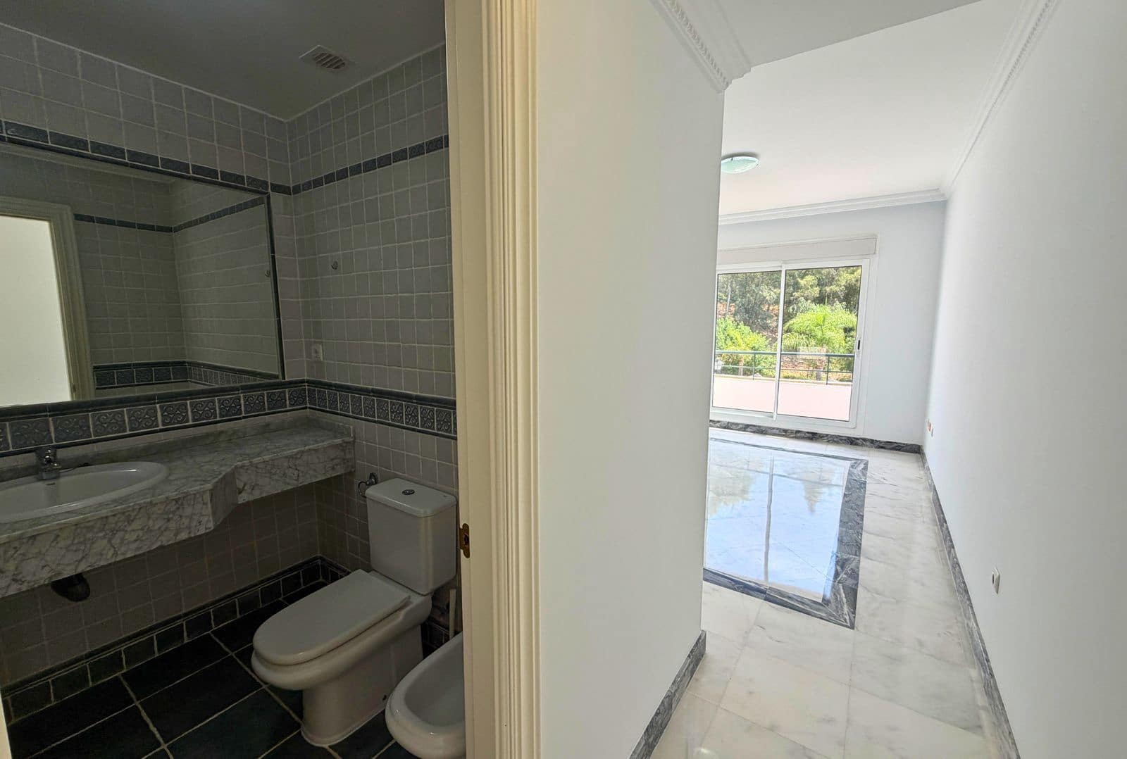 Ático de 2 habitaciones en Nueva Andalucia en venta - 425.000 € (Ref: 10020456)