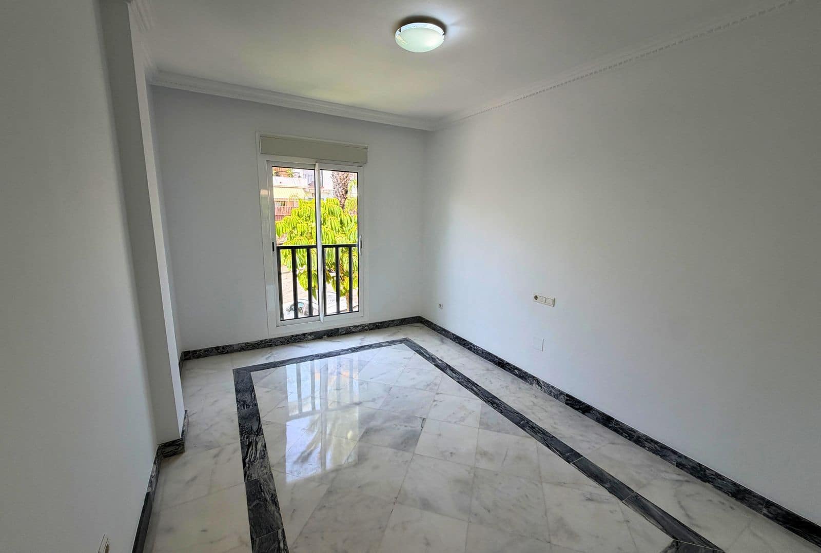 Ático de 2 habitaciones en Nueva Andalucia en venta - 425.000 € (Ref: 10020456)