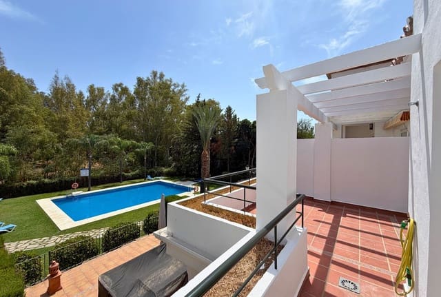 Ático de 2 habitaciones en Nueva Andalucia, Marbella en venta - 425.000 € (Ref: 10020456)