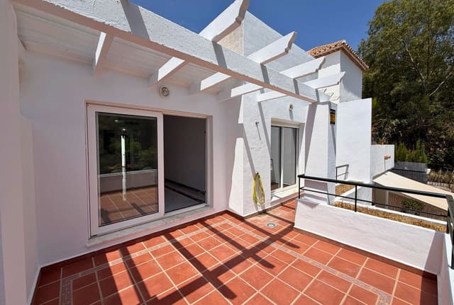 Ático de 2 habitaciones en Nueva Andalucia, Marbella en venta - 425.000 € (Ref: 10020456)