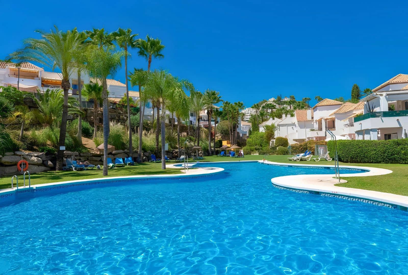 Ático de 2 habitaciones en Nueva Andalucia en venta - 425.000 € (Ref: 10020456)