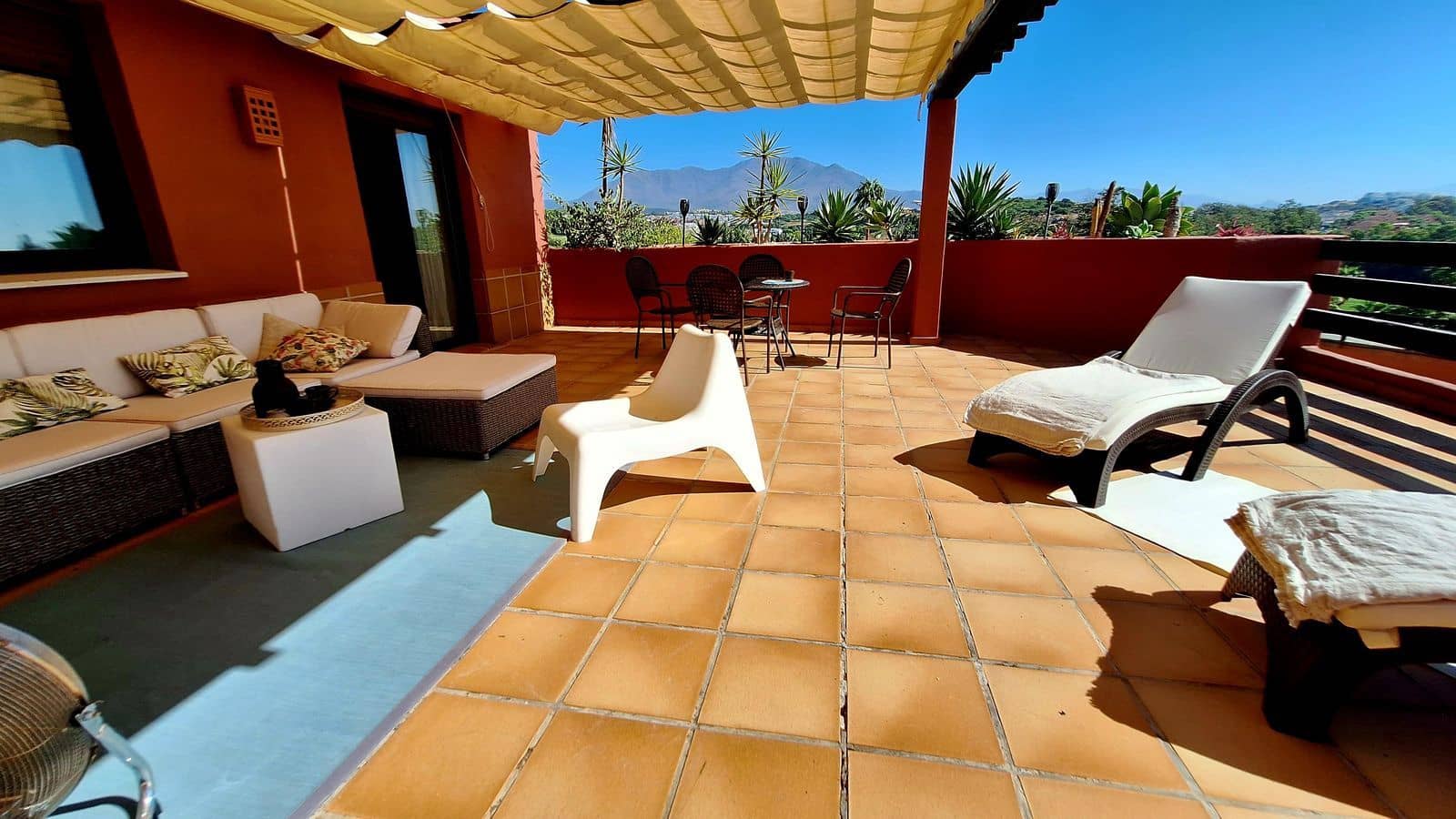 2 bedroom Penthouse for sale in Bahia de Casares - € 460,000 (Ref: 10020459)