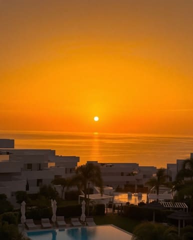 Apartamento de 2 habitaciones en La Duquesa / Puerto de la Duquesa, Manilva en venta - 635.000 € (Ref: 10020461)