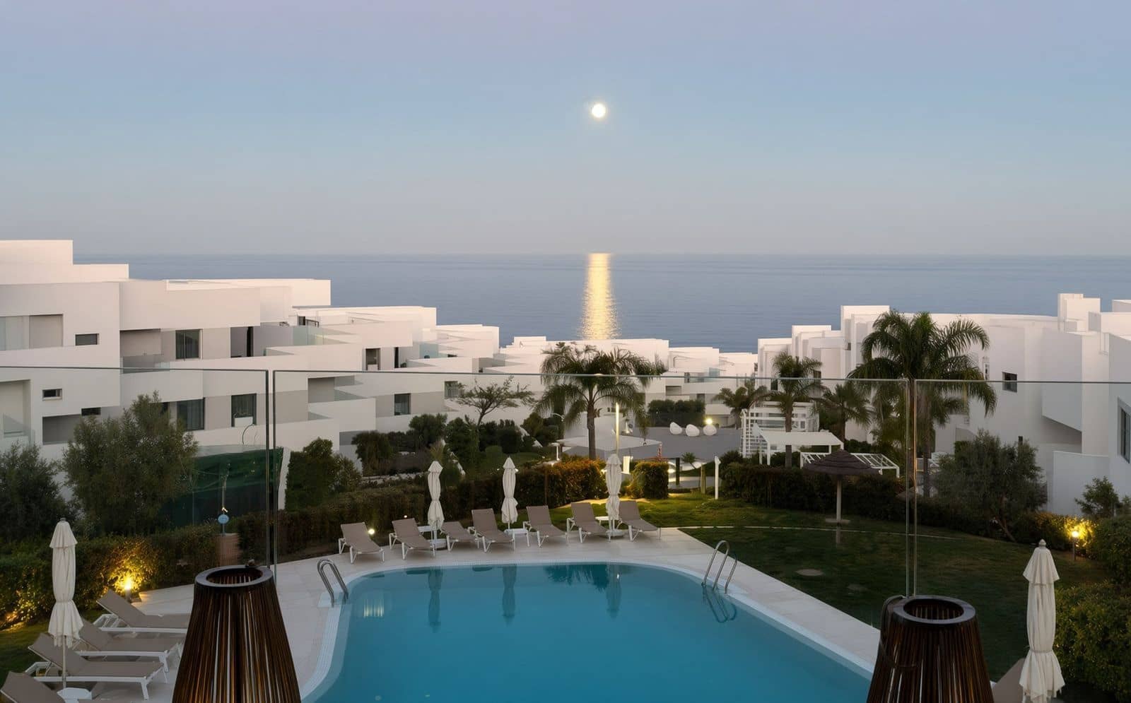 Apartamento de 2 habitaciones en La Duquesa / Puerto de la Duquesa en venta - 635.000 € (Ref: 10020461)