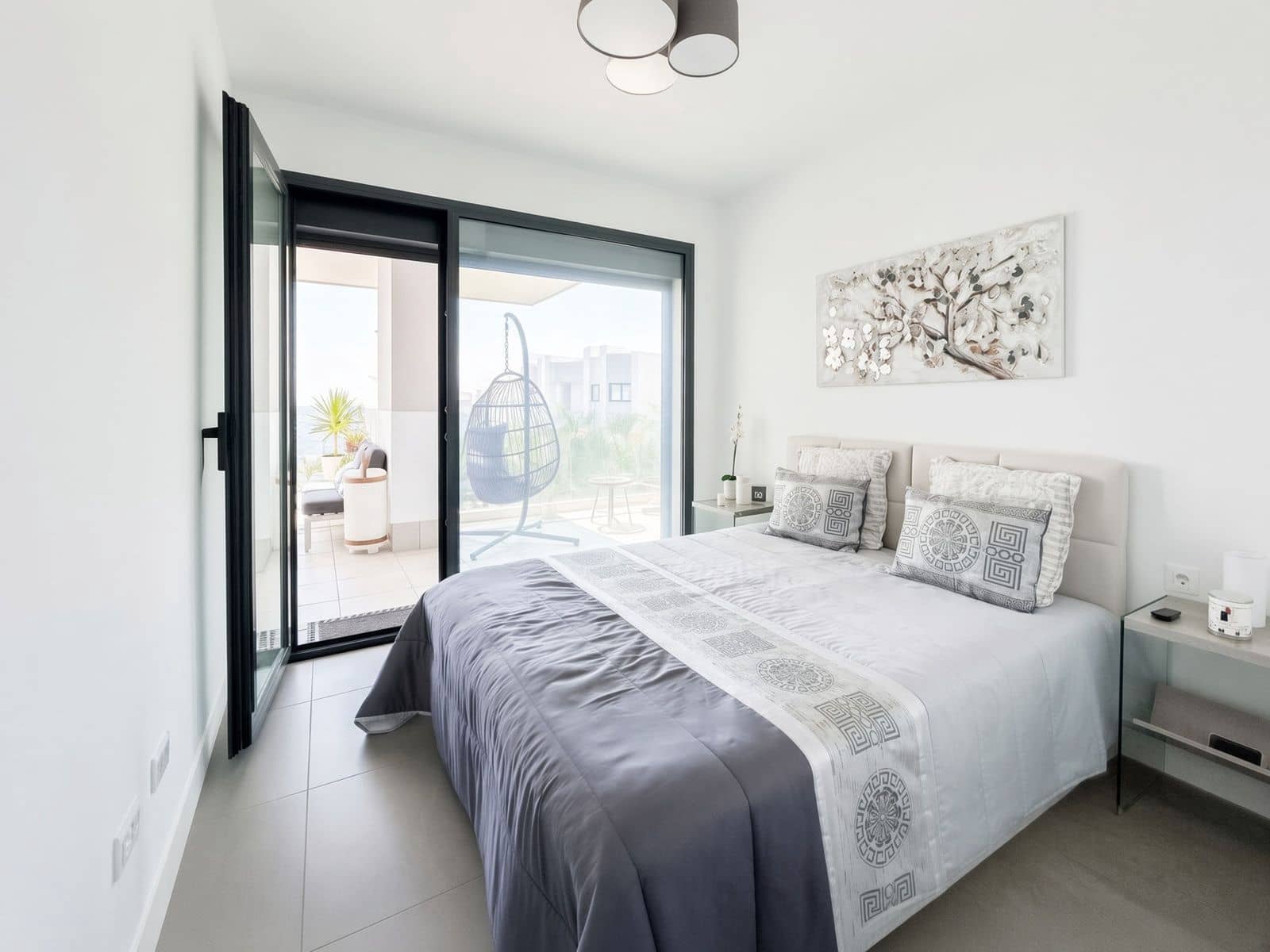 Apartamento de 2 habitaciones en La Duquesa / Puerto de la Duquesa en venta - 635.000 € (Ref: 10020461)