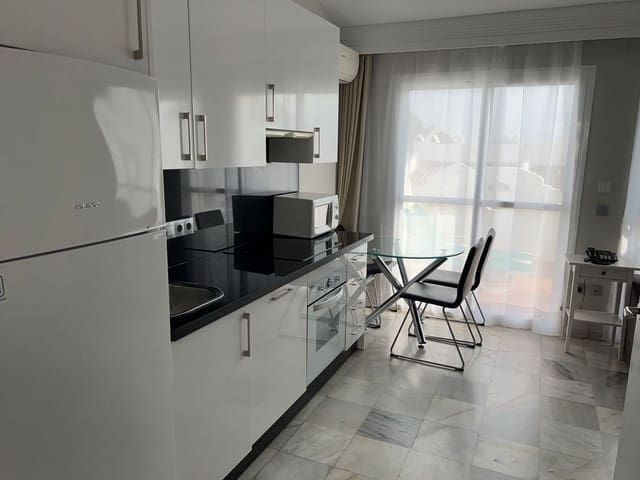 2 makuuhuone Huoneisto myytävänä paikassa La Reserva, Marbella - 384 000 € (Ref: 10020464)