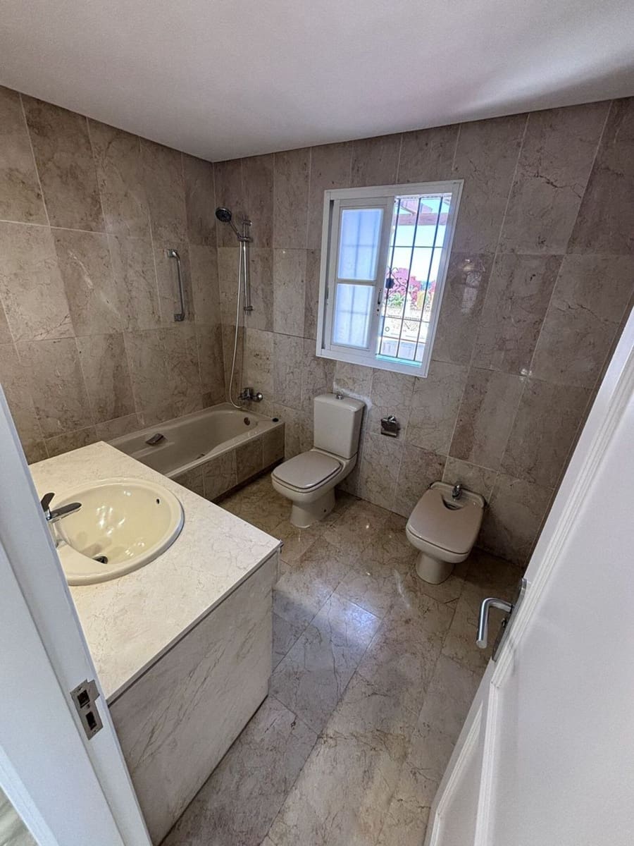 3 soverom Hus til salgs i Estepona - € 500 000 (Ref: 10020465)