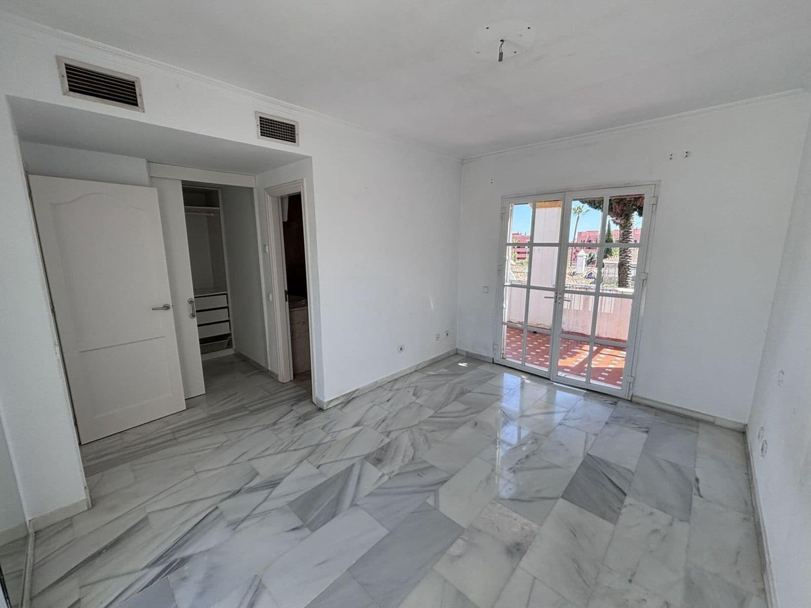 3 soverom Hus til salgs i Estepona - € 500 000 (Ref: 10020465)