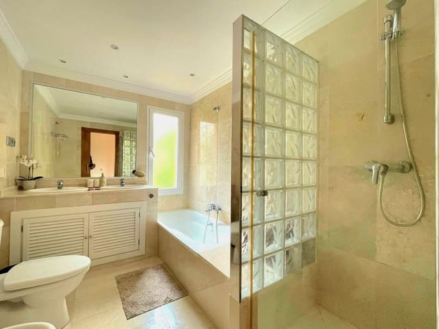 Apartamento de 3 habitaciones en Nueva Andalucia, Marbella en venta - 595.000 € (Ref: 10020472)