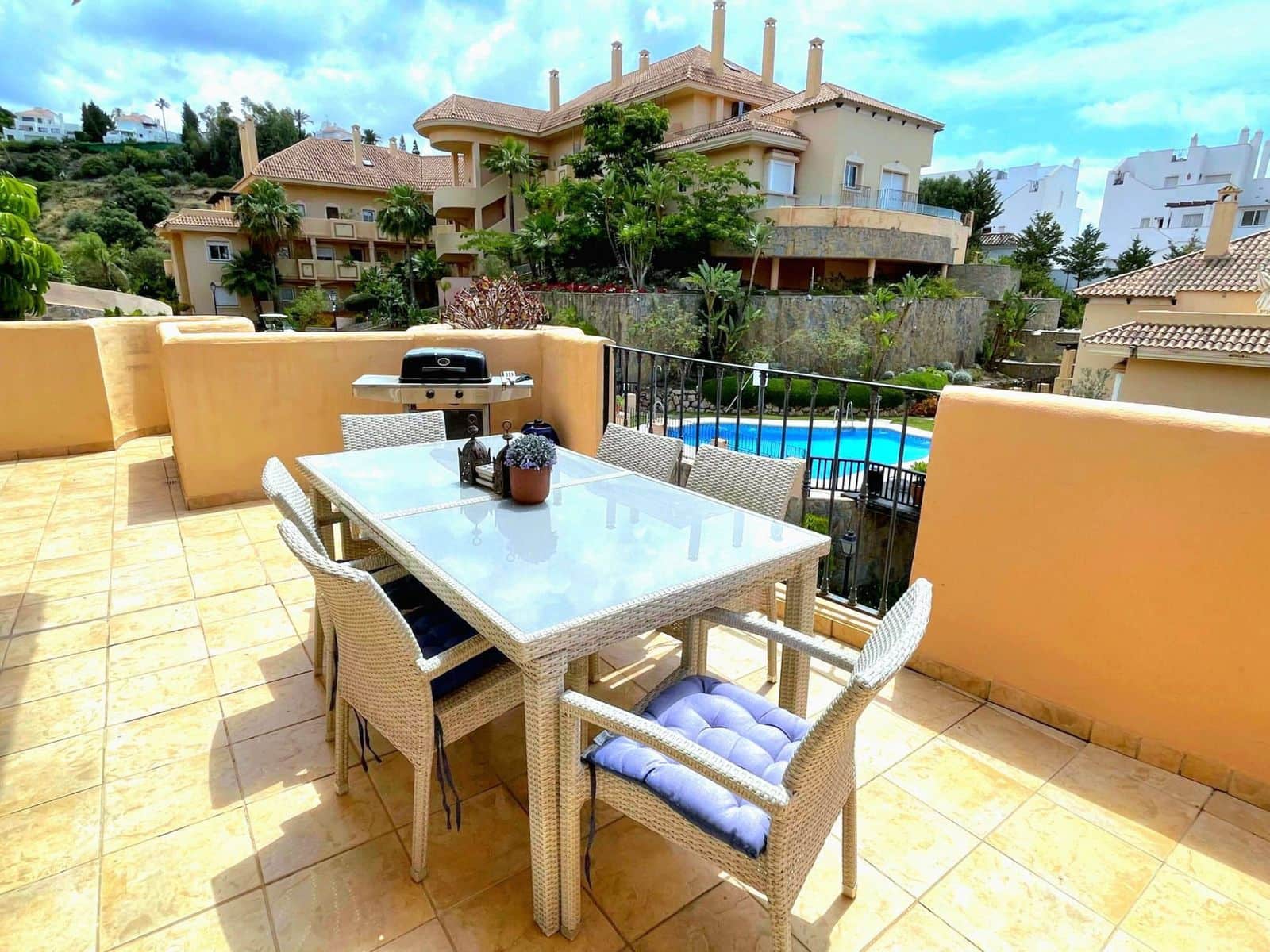 Apartamento de 3 habitaciones en Nueva Andalucia en venta - 595.000 € (Ref: 10020472)