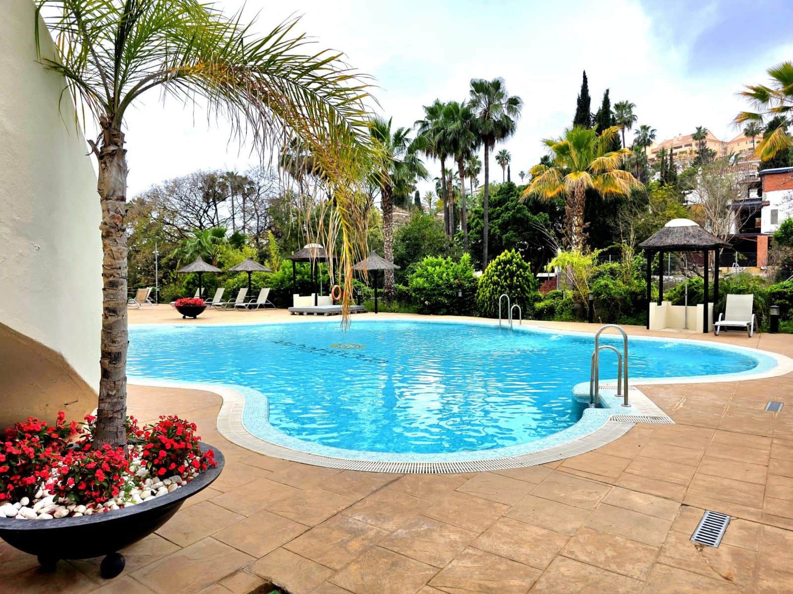 Apartamento de 3 habitaciones en Nueva Andalucia en venta - 595.000 € (Ref: 10020472)