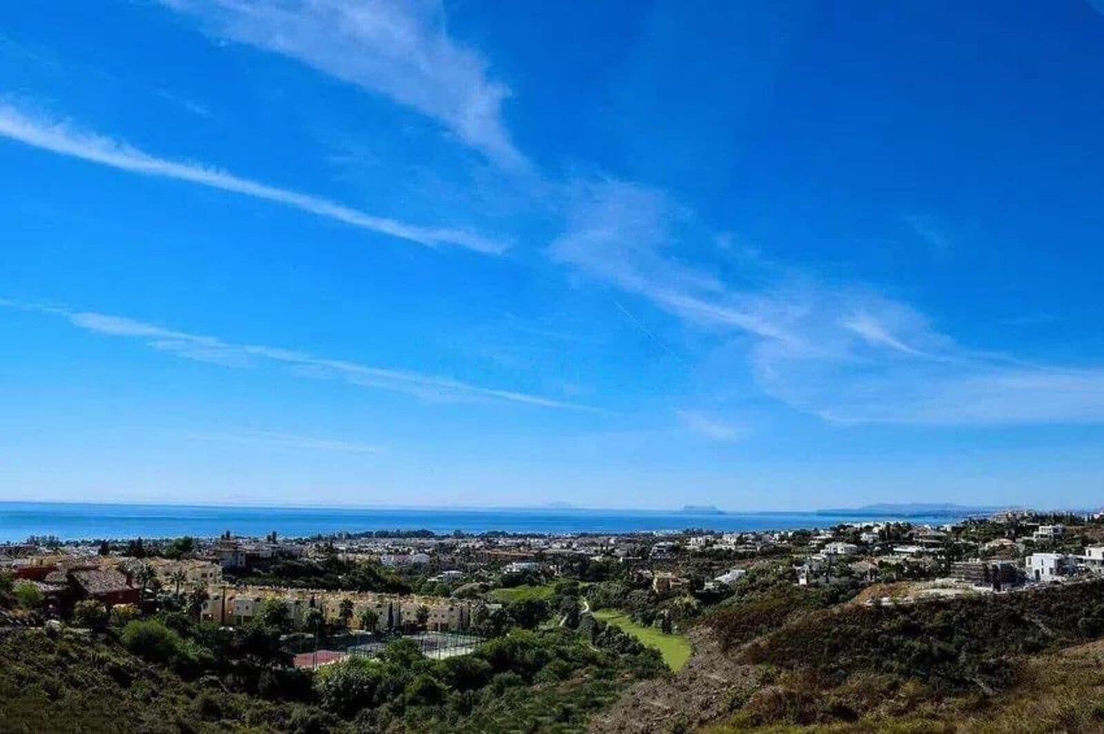 3 sypialnia Penthouse na sprzedaż w El Paraiso - 928 000 € (Ref: 10020473)