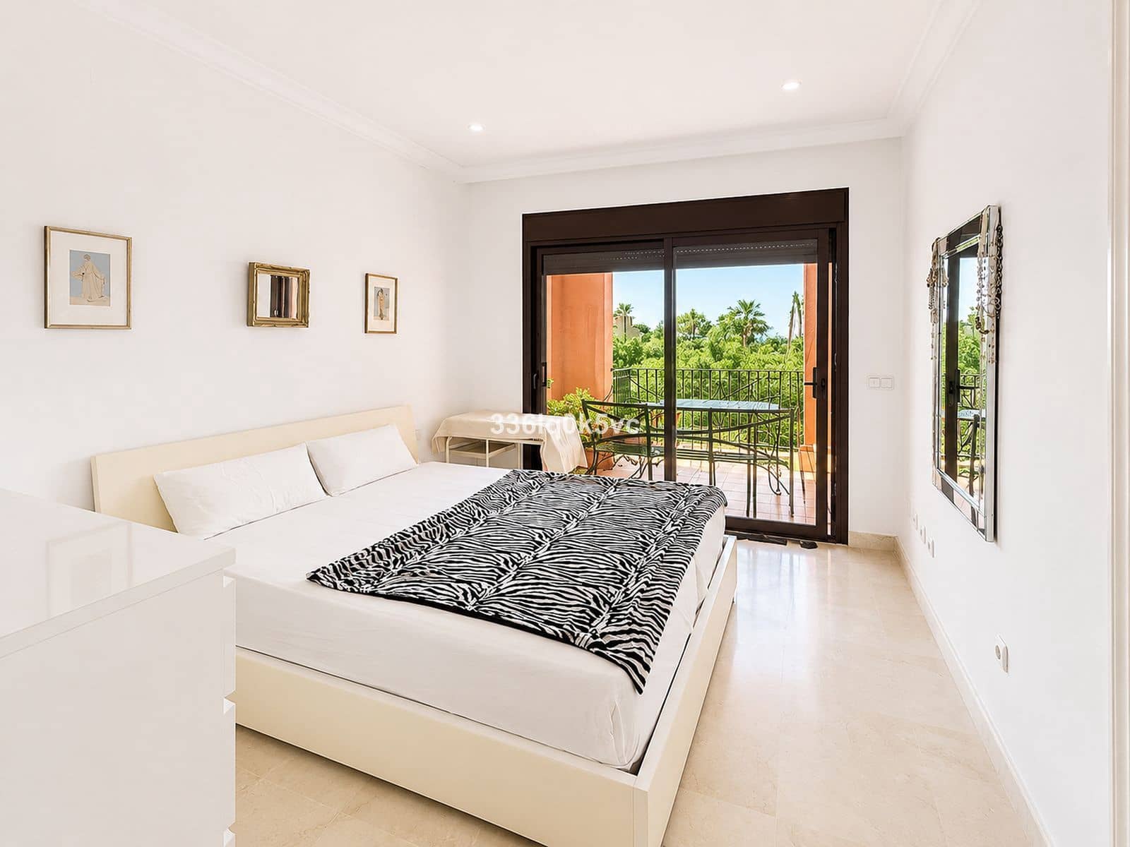 2 sovrum Lägenhet till salu i Benahavis - 485 000 € (Ref: 10020480)