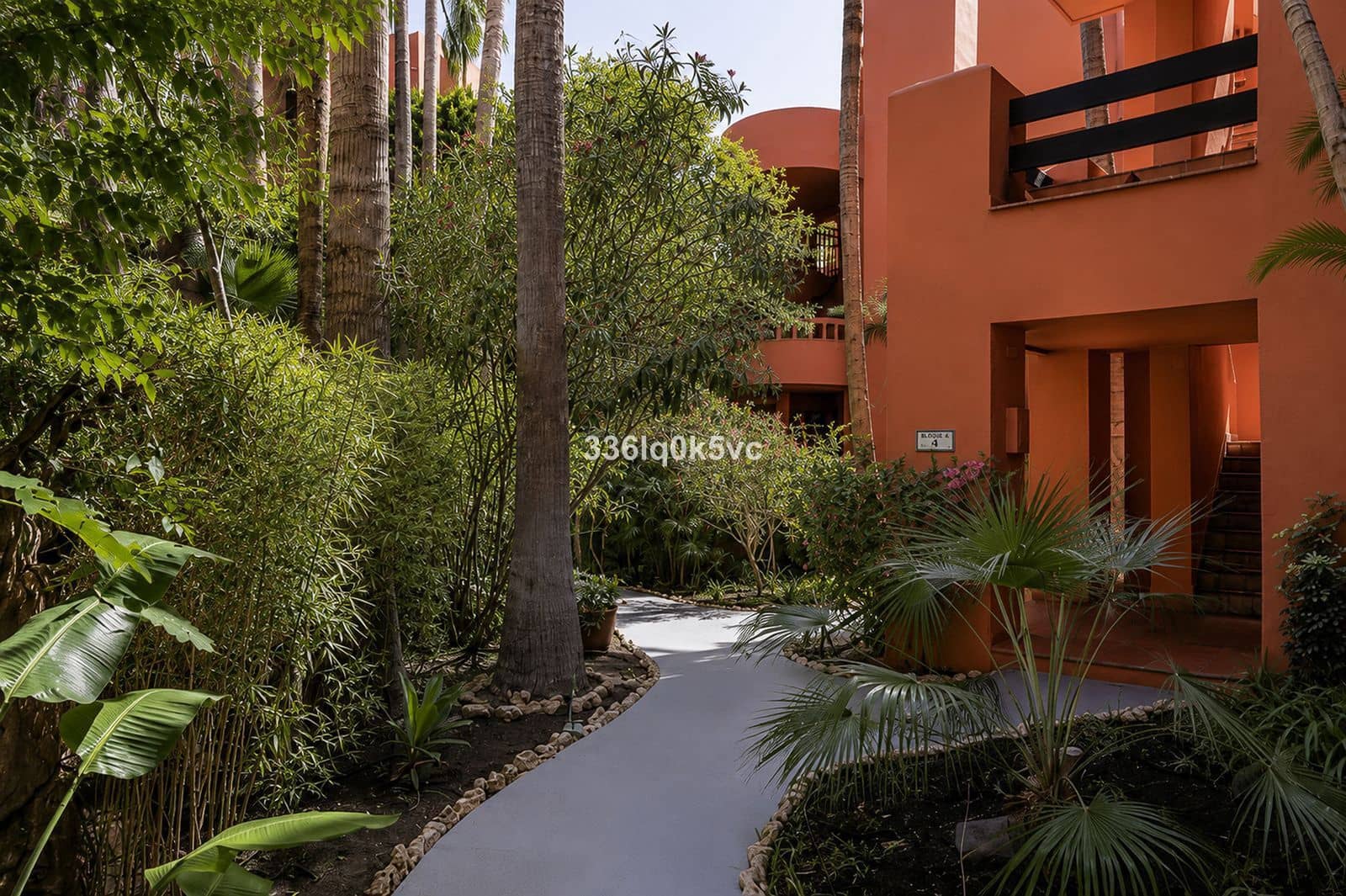 2 sovrum Lägenhet till salu i Benahavis - 485 000 € (Ref: 10020480)