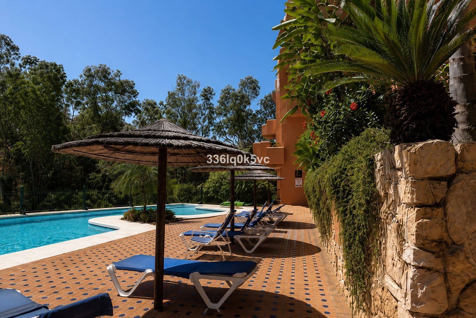 2 sovrum Lägenhet till salu i Benahavis - 485 000 € (Ref: 10020480)