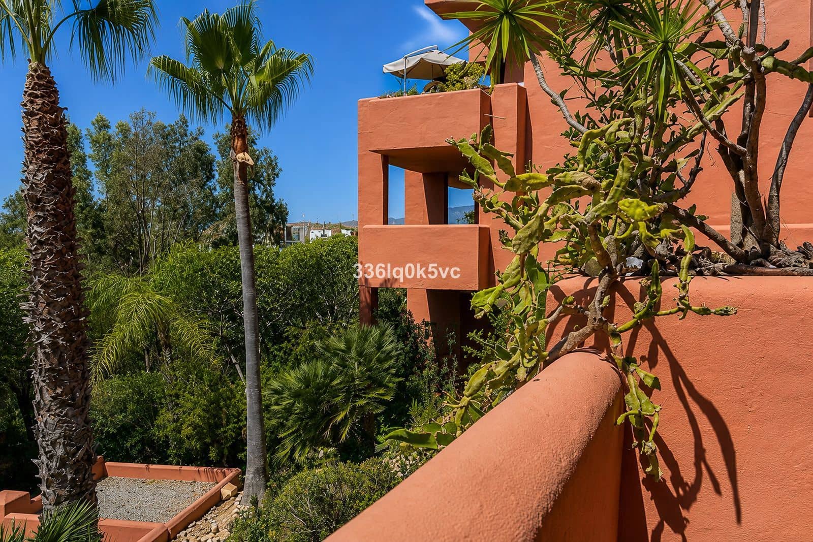 2 sovrum Lägenhet till salu i Benahavis - 485 000 € (Ref: 10020480)