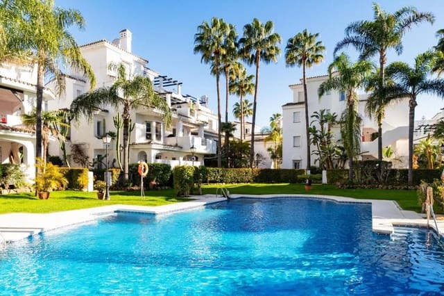 2 bedroom Townhouse for sale in Nueva Andalucia, Marbella - € 600,000 (Ref: 10020483)