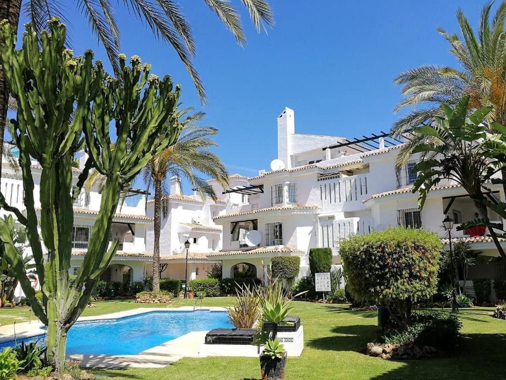 2 bedroom Townhouse for sale in Nueva Andalucia - € 600,000 (Ref: 10020483)