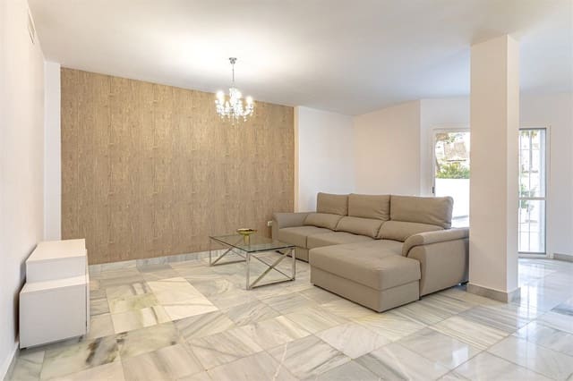 2 bedroom Townhouse for sale in Nueva Andalucia, Marbella - € 600,000 (Ref: 10020483)